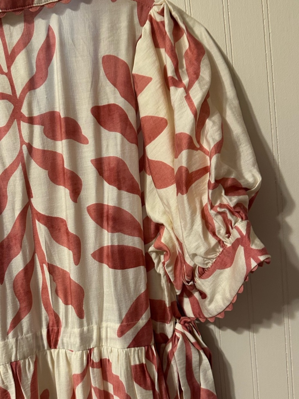 Button-Front Leaf Print Maxi Dress in Dusty Rose and White - Picture 4 of 4